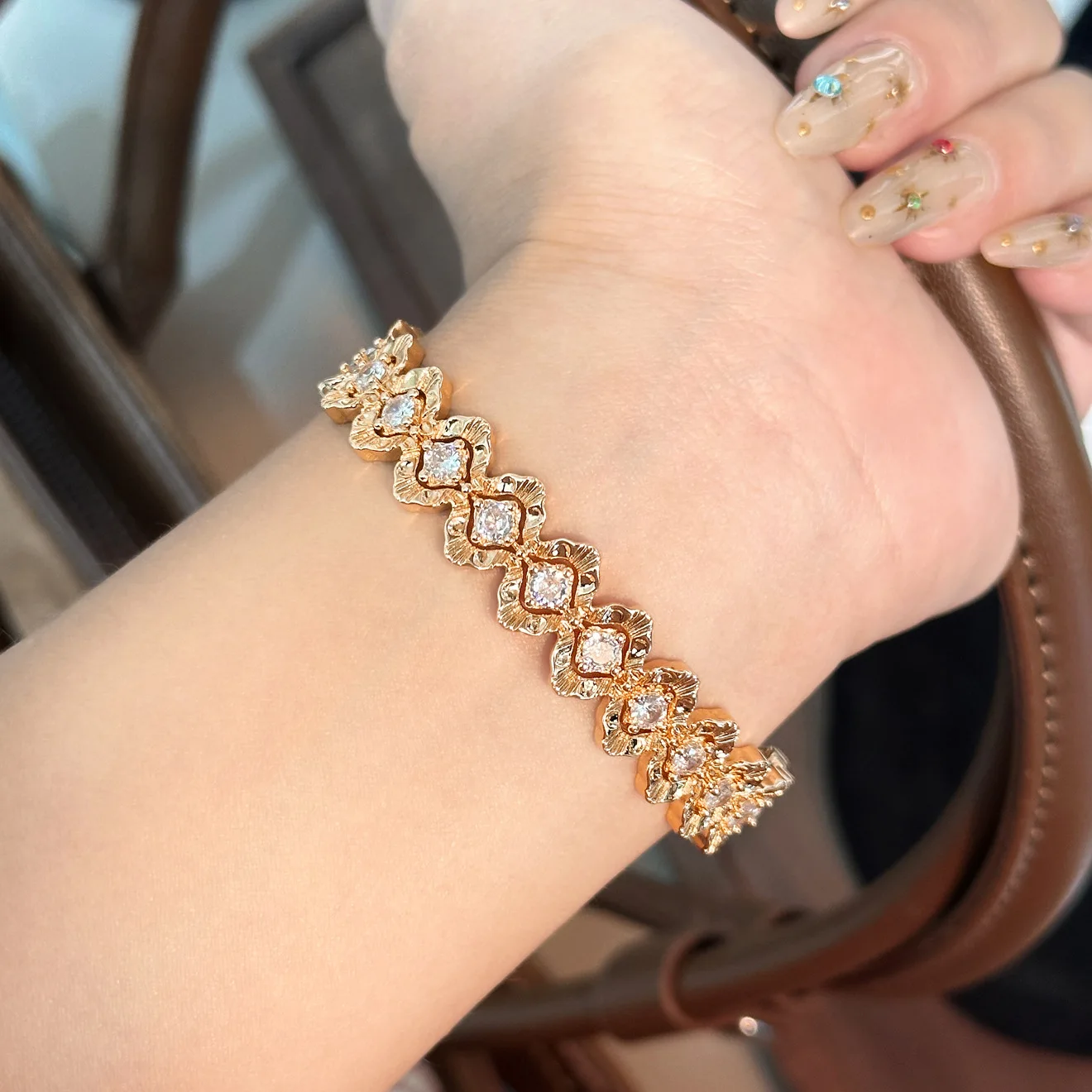 

Retro Vintage Bucher Lace Bracelet - Hollow Delicate Bangle, High-End Light Luxury Elegant Accessory