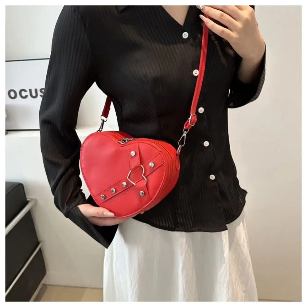 Vintage Y2K Small Chain Rivet Shoulder Bag Heart Shaped Purse Handbag Red PU Leather Gothic Tote Bag Fashion Women Crossbody Bag