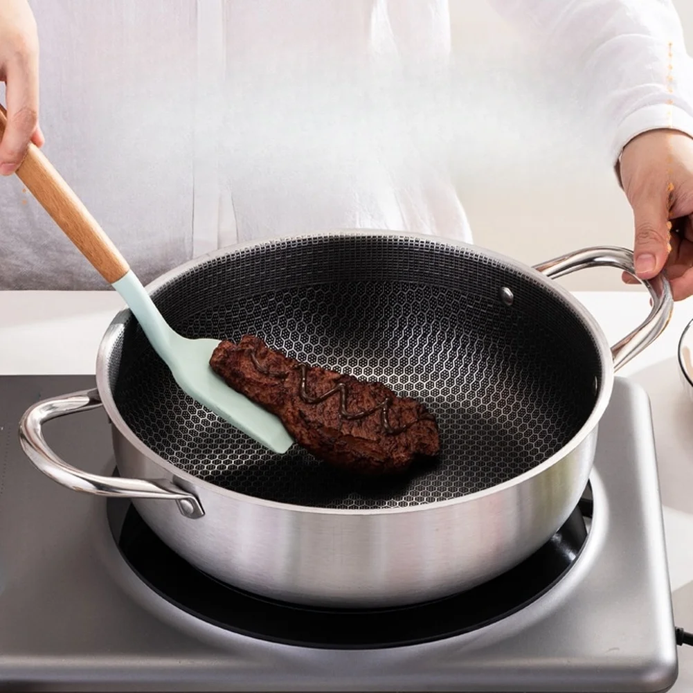 Stainless Steel Frying Pan 410 with Balanced Thermal Conductivity and Texture Designed for Preparation Techniques