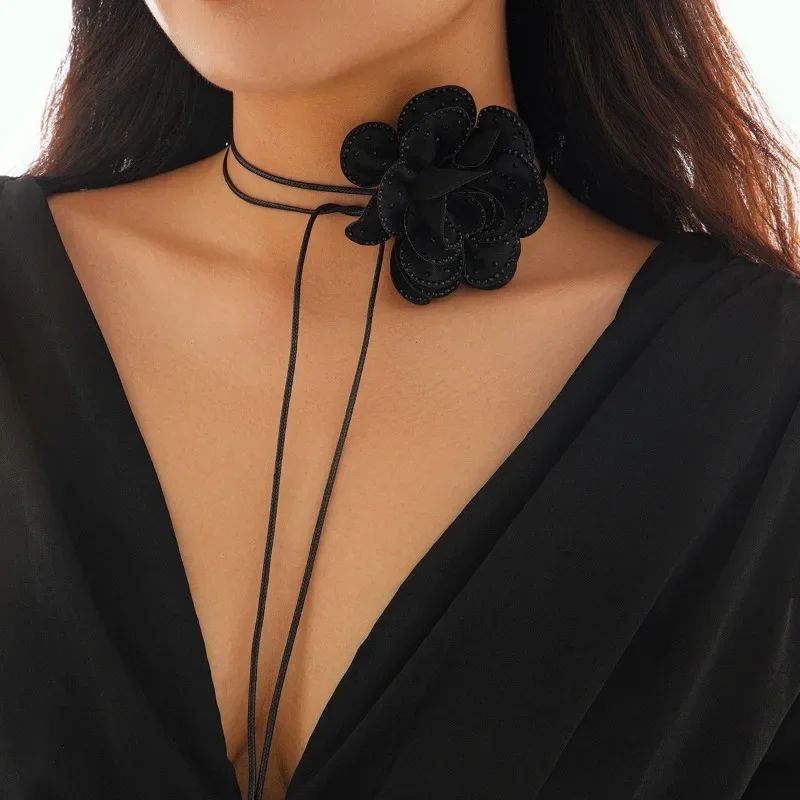 

Vintage Black Rose Flower Jewelry On The Neck Women Hot Diamond Romantic Floral Necklace Ladies Party Anniversary Trendy Choker