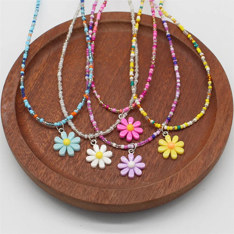 New Korean Daisy Flower Pendant Beaded Necklace Sweet Girly Beach Collarbone Chain for Women Summer Cute Seed Bead Jewelry