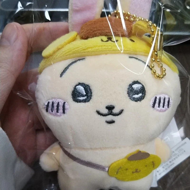 Urso auto-deprecator chiikawa sanrios jiikawa brinquedo de pelúcia co-marca boneca pingente bonito jiyi xiaohachi udaki ornamentos de quarto