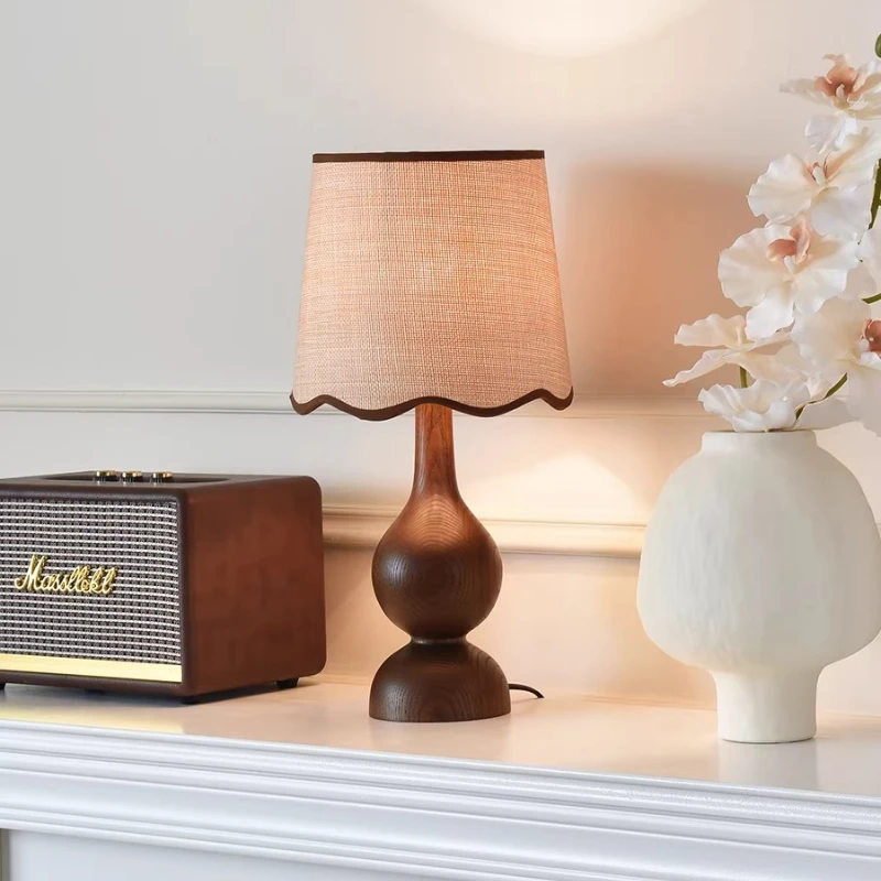 

American Style Vintage Solid Wood Table Lamps LED Bedroom Bedside Living Room Study Restaurant Fabric Art Decoration Desk Lights
