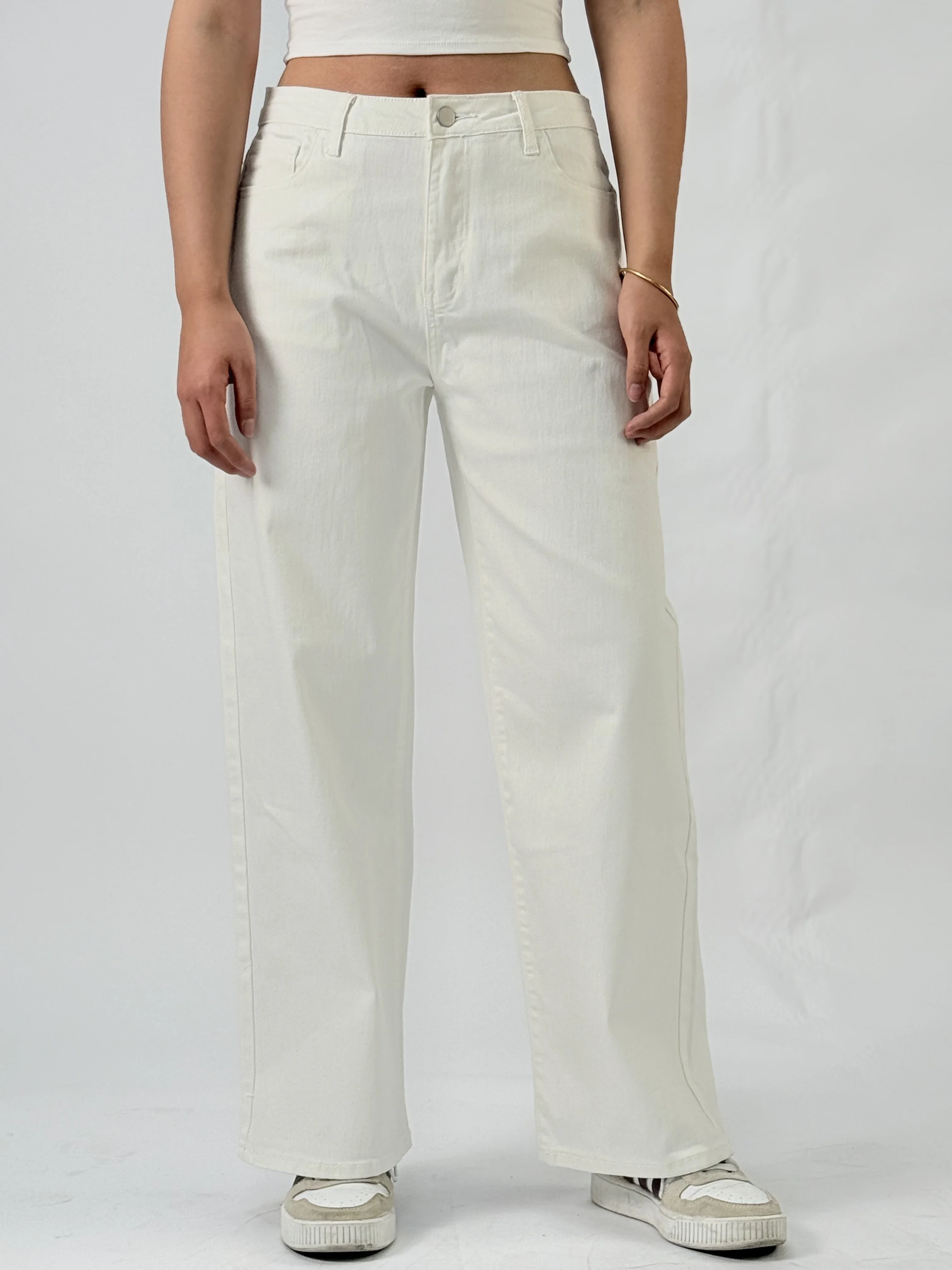 Milky White Trendy Women's Jeans, Suitable For All Seasons, Versatile And Casual. Features Delicate Butterfly Knot Embroidery.