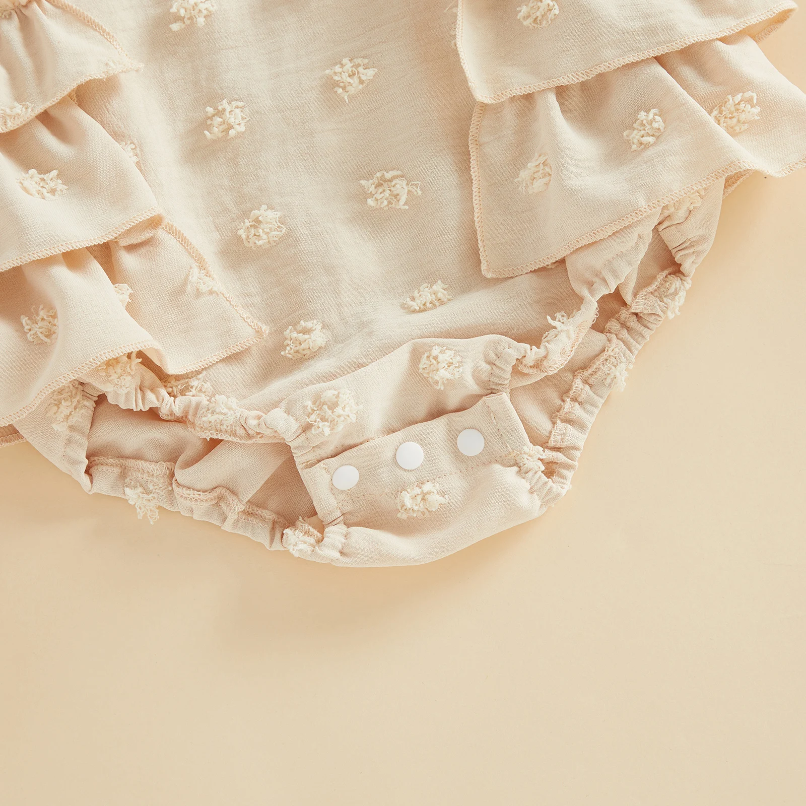 Barboteuse d'été pour bébé fille, manches volantes, col de poupée, mignon point brodé, garniture à volants, combinaison décorative