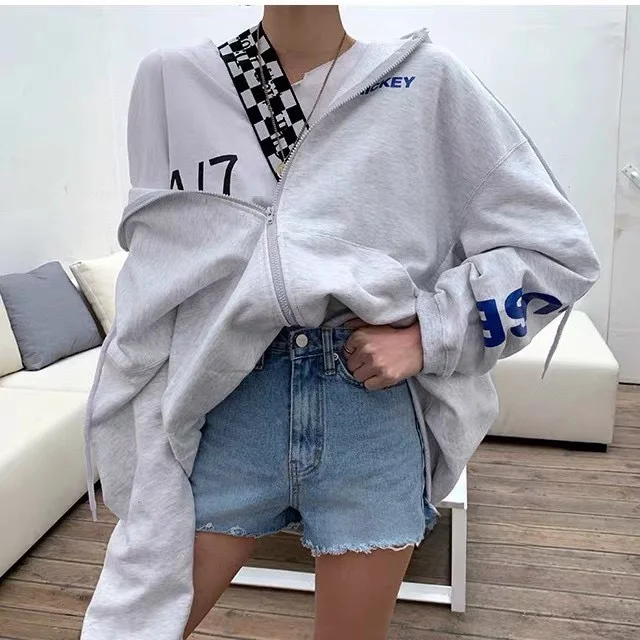 

Faionable Worn-look Distred Denim orts with Irregular kets And Frayed Hem High-waisted Casual Sle for Teenage Girls