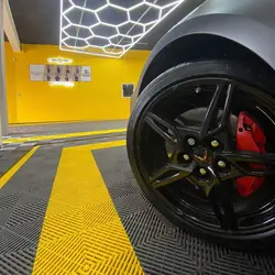 Removable Modular Pp Interlocking Floor Tiles for Garage and Car Wash Shop, Removable