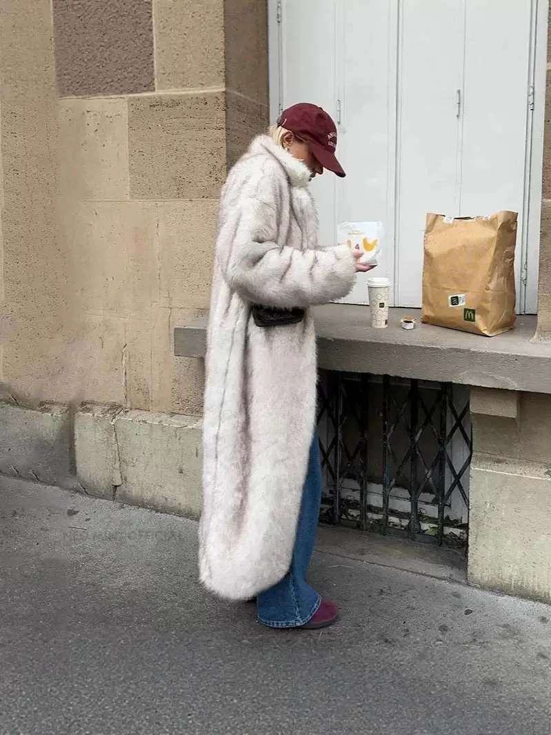 صديقة للبيئة طويلة السيدات معطف الفرو فو الخريف الشتاء جديد Sle محاكاة الشعر الاصطناعي مصممة التلبيب معطف ملابس خارجية