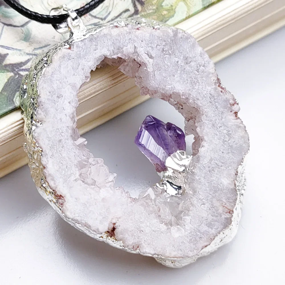 

Natural Stone Irregular Geode Druzy Crystal Agate Pendants with Middle Inlaid Amethyst Healing Crystals Charm for Jewelry Making