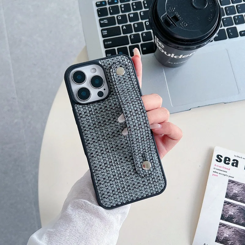 

Grass Mat Pattern Suitable for iPhone 17 Phone Case 16promax Wrist Strap 15pro Stand 14 All Inclusive Anti Fall Protection Cover