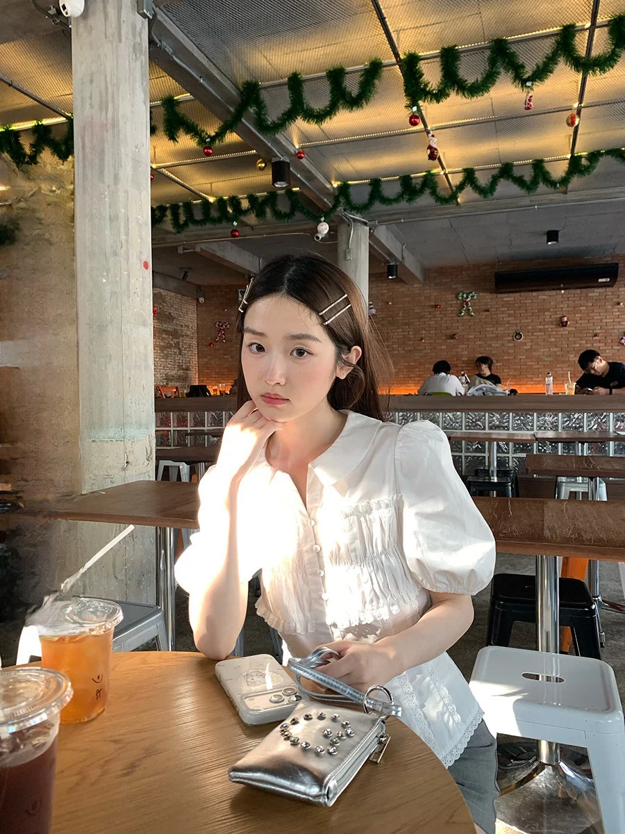 

Elegant Floral Lace Bubble Sleeve Short Sleeve Shirt Women's Fashion Pleated Cotton Polyester Blend Spring 2026 New Arr...