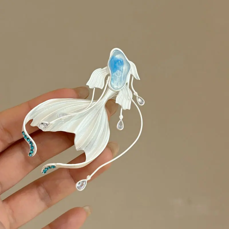 Cute Dynamic Crystal White Fish Brooches For Women Unisex Elegant High-end Dreamy Underwater Mermaid Brooch Luxury Jewelry Gift