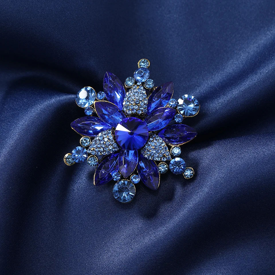 Exquisitos broches de copos de nieve de diamantes de imitación de Color sólido para mujer, alfileres de cristal de lujo para dama, fiesta, banquete, ramillete, regalo de joyería