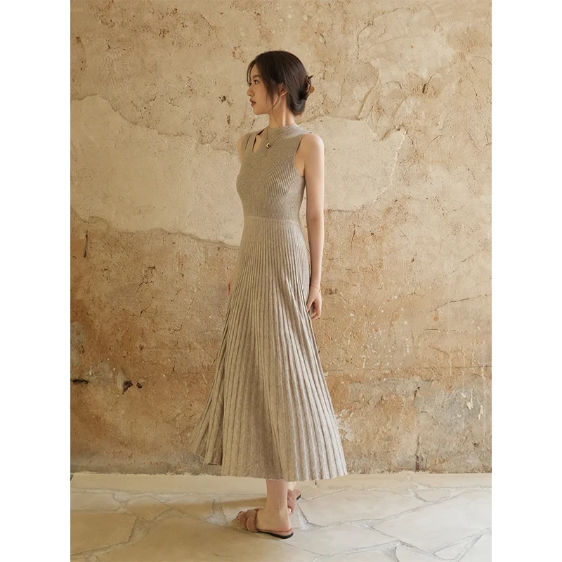 

SerioLudere Long Knitted Dress Slimming Waist Design Dual Color Base Layer Skirt Fashionable Ensemble for Women 25-35 Years