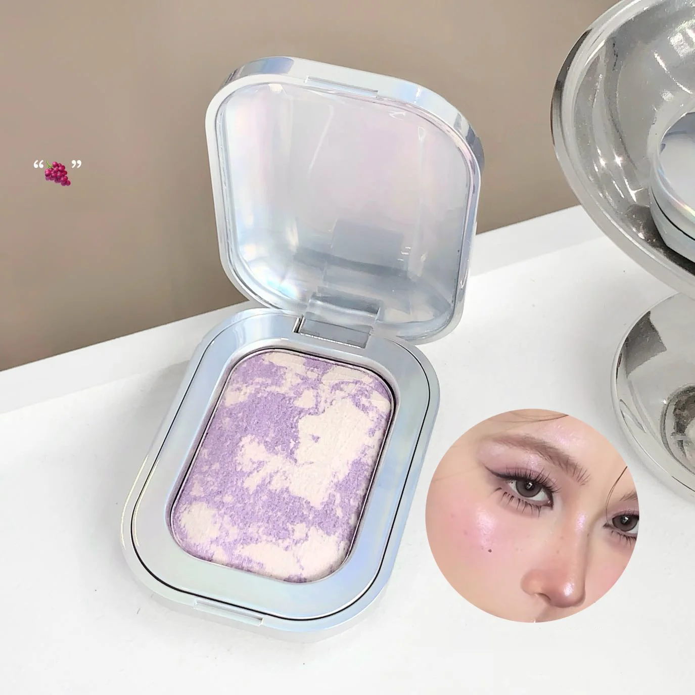 Iridescent Shimmer Highlighter Palette, 3 Colors, Natural Glow for Cheeks, Nose & Eyes, Smooth Texture