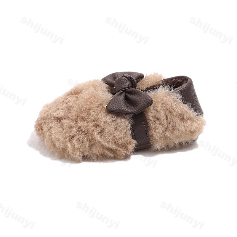 Scarpe da ragazza in cotone 2025 nuova moda Bowknot spessa pelliccia calda peluche scarpe casual per bambini appartamenti per bambini semplici scarpe casual invernali