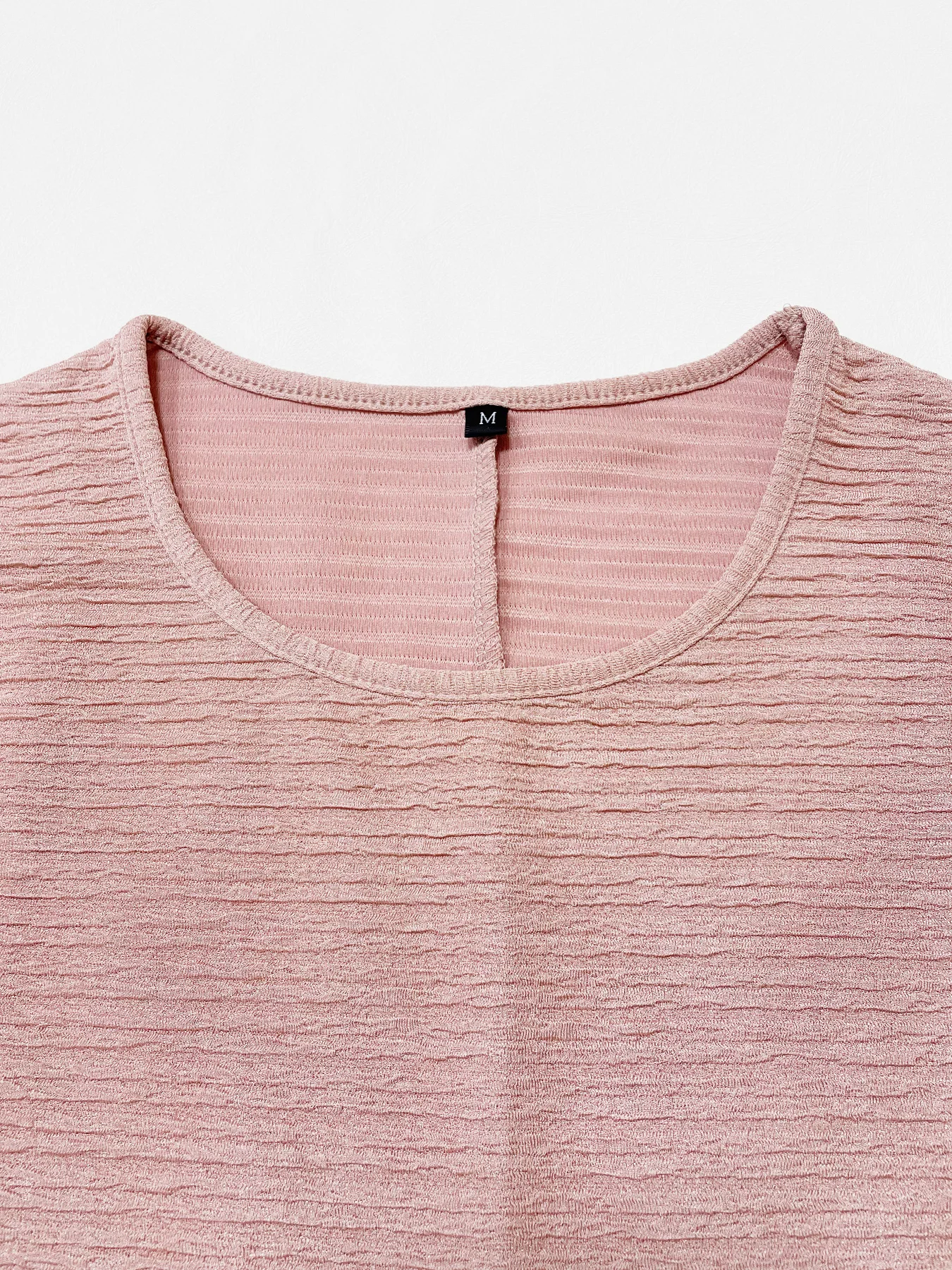Solides Damen-T-Shirt mit Salatbesatz – lässiges, kurzärmliges Sommeroberteil mit Rundhalsausschnitt – Detail 4