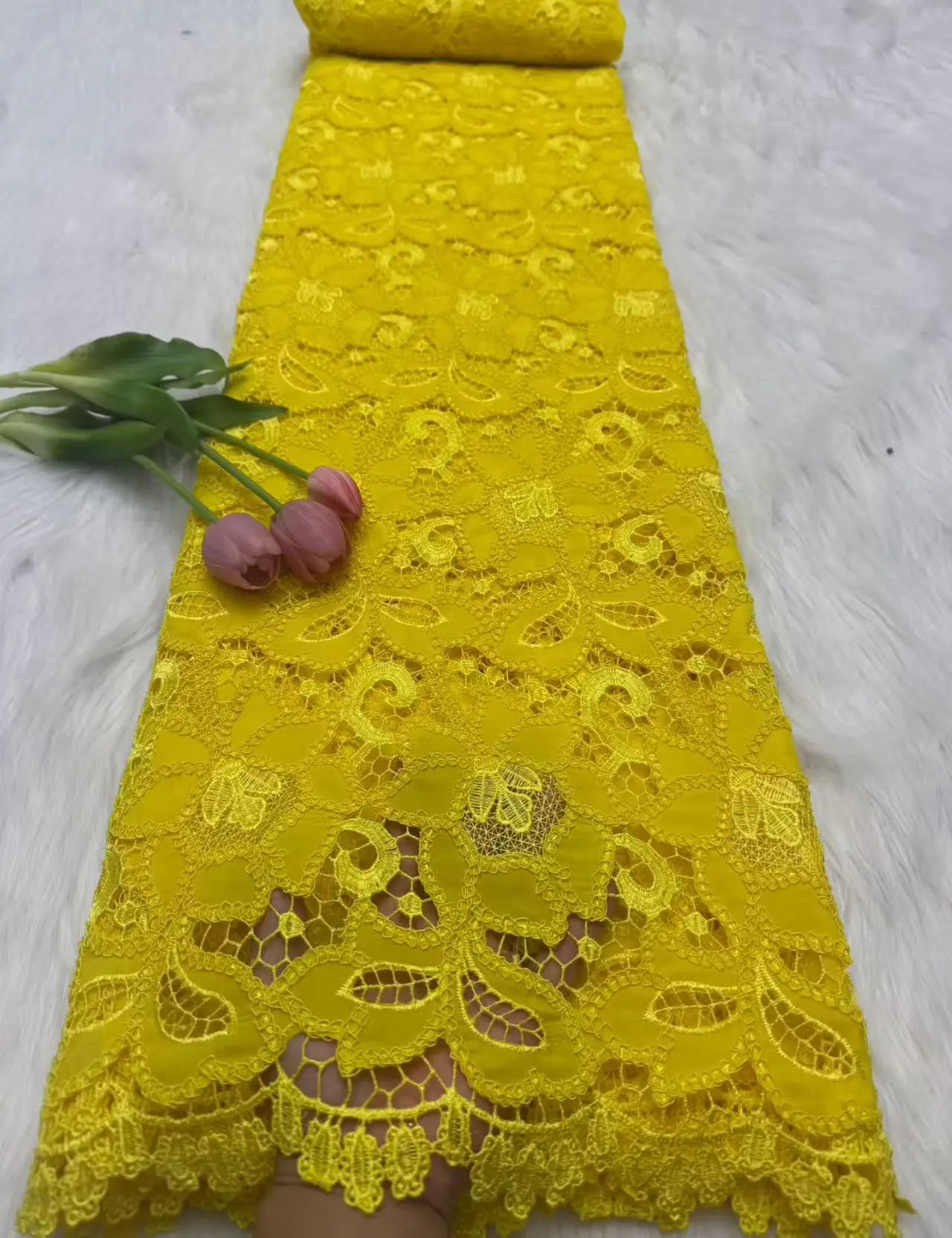 Tela de encaje Soluble en agua francés 2025, nuevo diseño, cordón de guipur africano con cristal para mujer, costura de vestidos de fiesta