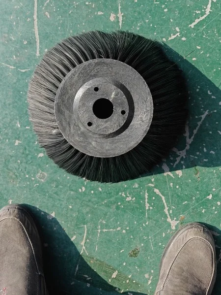 

Электрическая дорожная уборочная машина: боковая щетка, основная щетка-валик, дисковая щетка, износостойкая