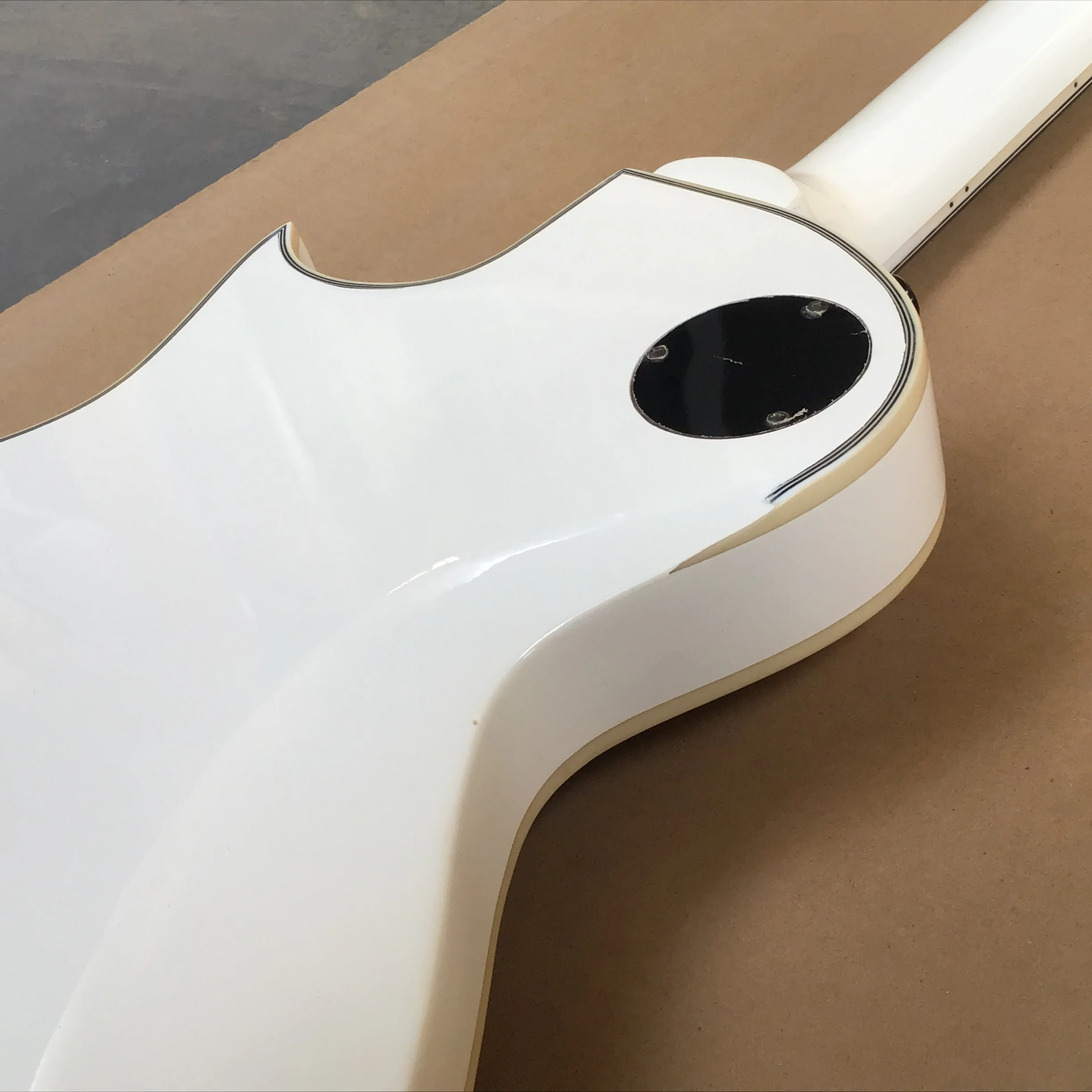 hot sale Perfect tone Six-string electric guitar White, custom accepted， Immediate delivery goods in stock