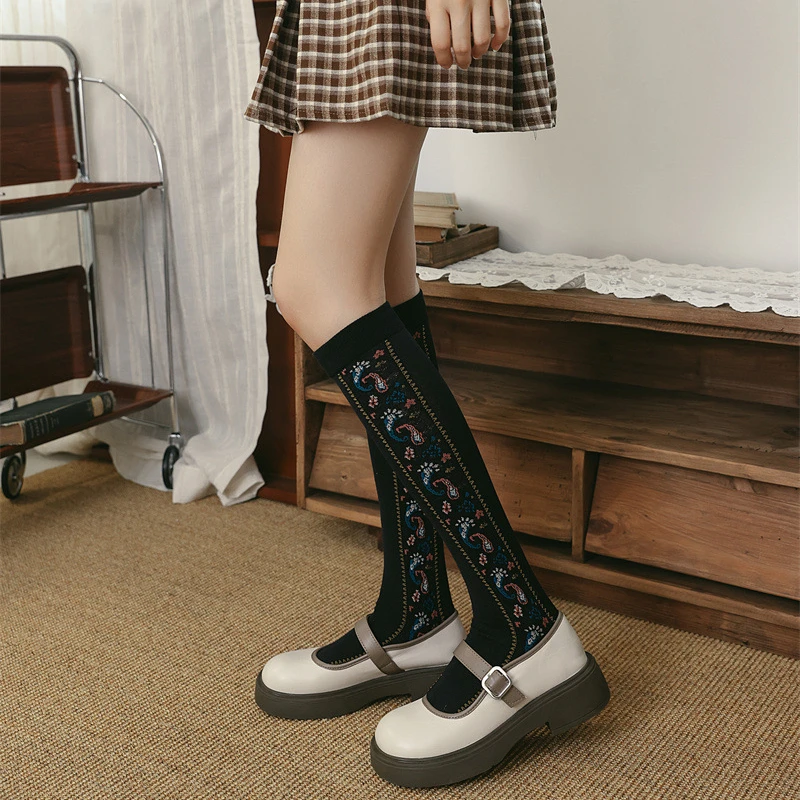 Vintage Women Stockings Ethnic Harajuku Embossment Long Socks Stocking JK Japanese Style High School Girls Knee Socks Stockings