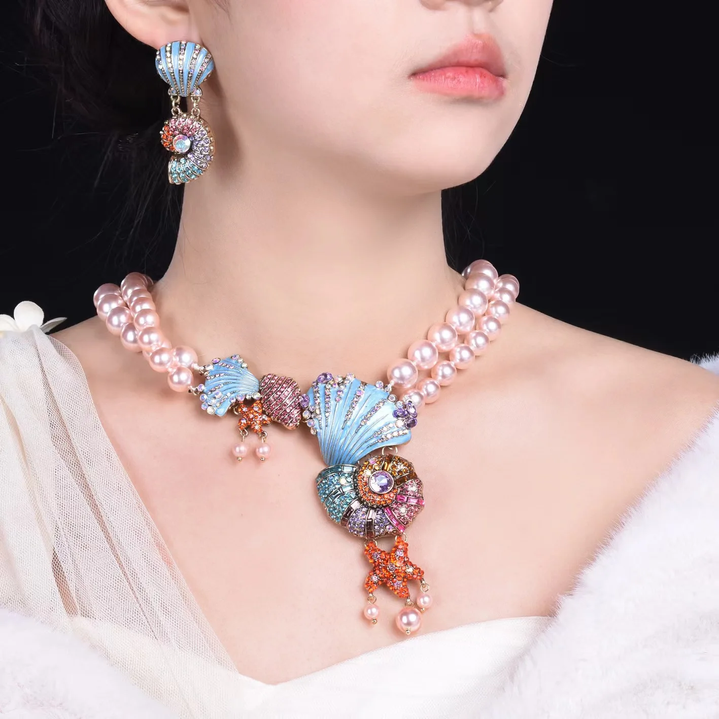 

Medieval diamond pearl conch double necklace earrings set women retro fashion temperament light luxury exaggerated style