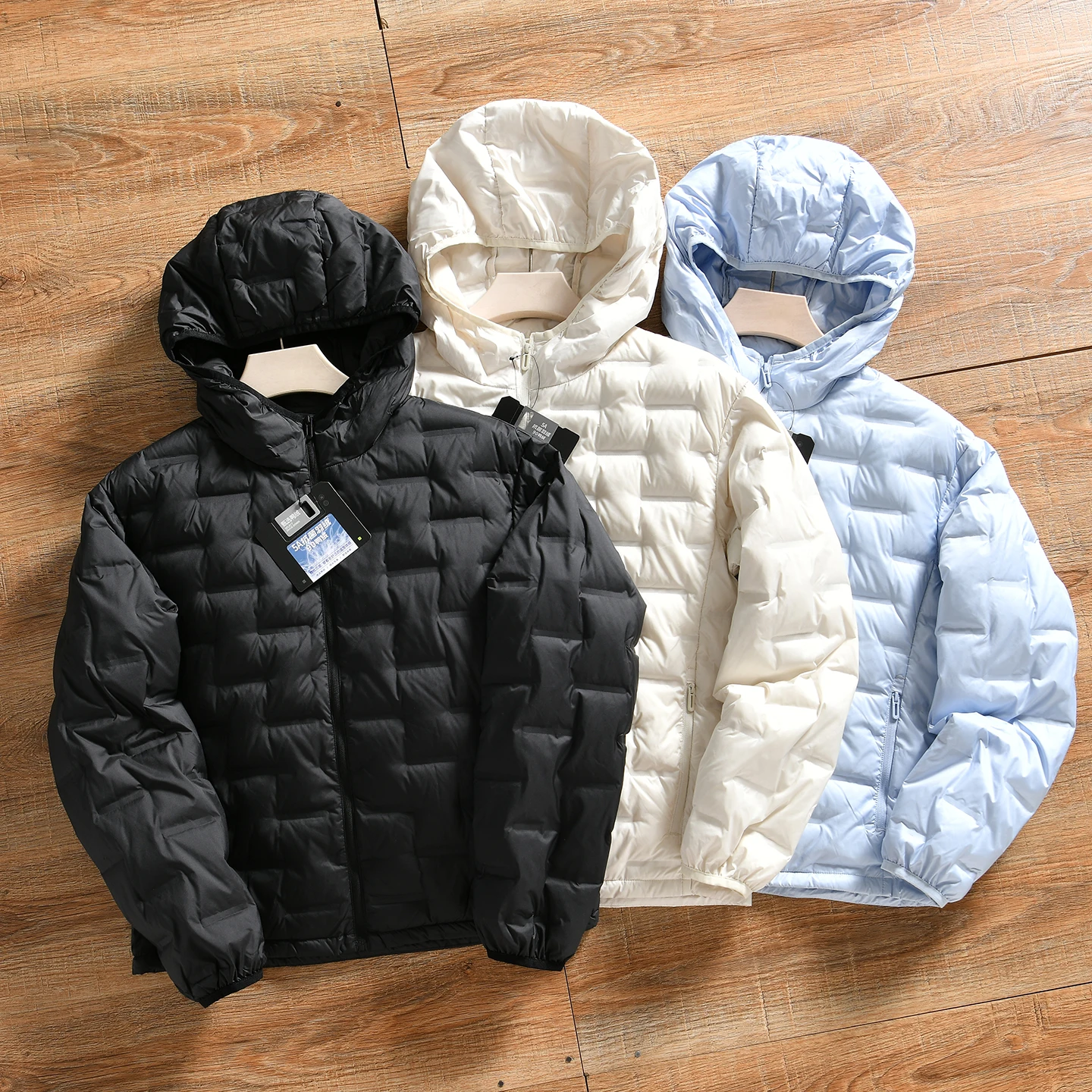 Lightweight Comfortable Women's Outdoor Hooded down Jacket 90 Duck down Heat Preservation Polyester Fiber Zipper Closure