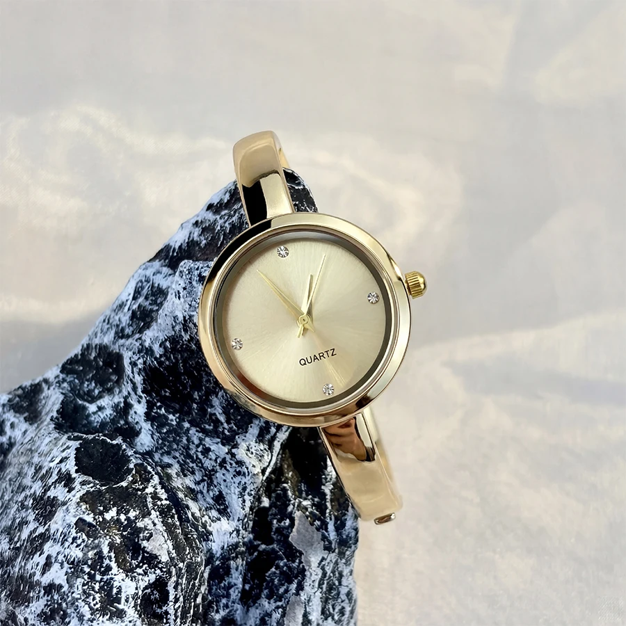 

New Vintage round Dial Ladies Bracelet Watch Elegant High-End Feel Open Spring Clasp Quartz Watch