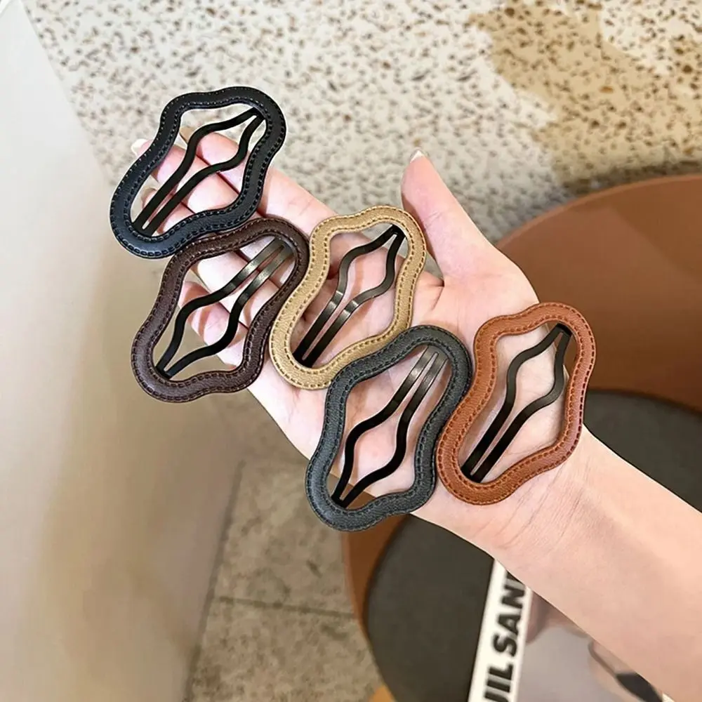 

Geometric Leather Cloud Bb Clips Metal Y2k Hollow Metal Hairpin Hairpins for Children Korean Style Cloud Hair Clip Photograph