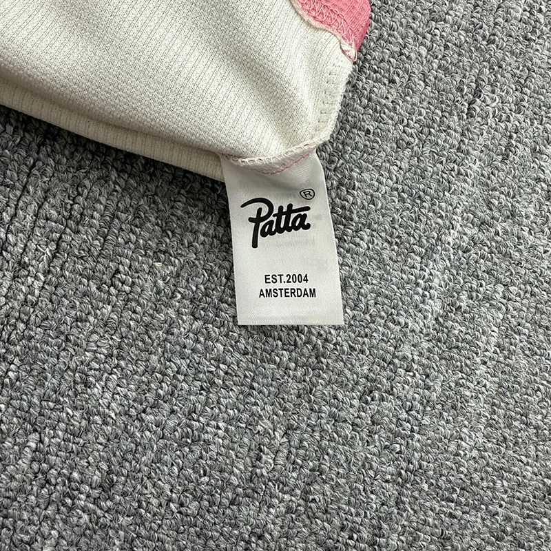 باتا كم طويل رقبة مستديرة مموهة شعار صغير طباعة قميص الرجال النساء 2026 الخريف/الشتاء جديد الشارع الشهير تنوعا باتا تي شيرت