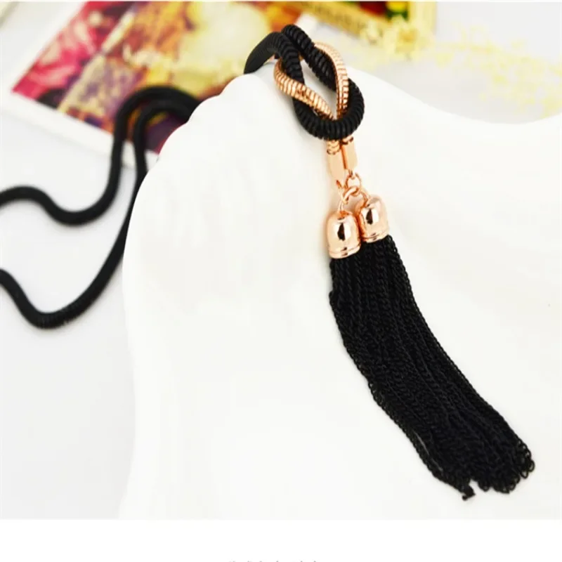 

A brand-new high-end, elegant, fashionable and versatile tassel sweater chain long necklace