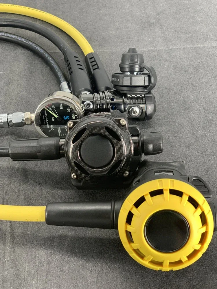 

Carbon Fiber Regulator Respirator Black Technology