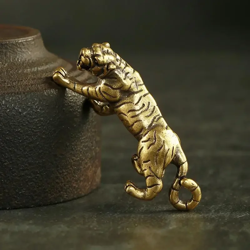 1pcs Copper Tiger King Figurines Home Decor Accessories Vintage Brass Animal Mountain Ornaments Desk Decorations