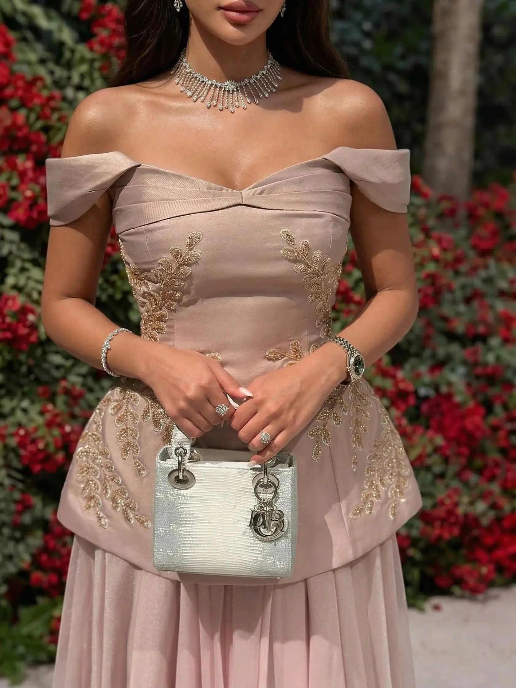 Sharon Said Dubai Elegantes Rosa Abendkleid mit Applikationen Zweiteiliges Schulterfreies A-Linien-Kleid Arabisches Damen-Abendkleid SF502 Maßanfertigung – Detail 2