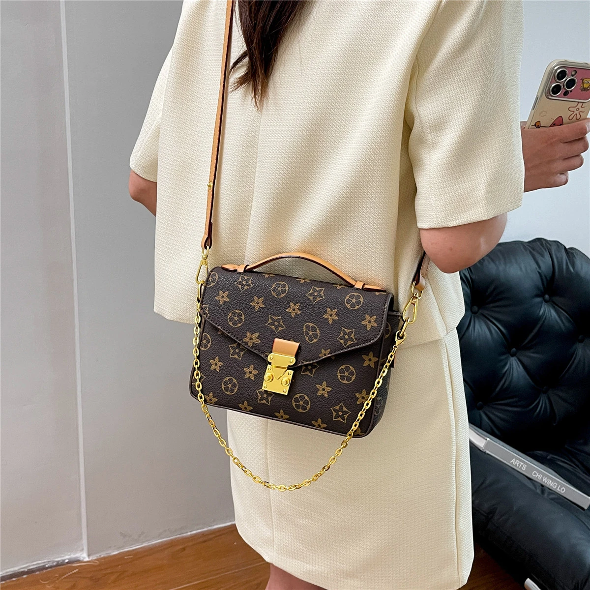 

Chic Fashionable Minimalist Vintage Shopper Bag For Women Leather Unique Crossbody Solid Color Large Capacity Trendy Design