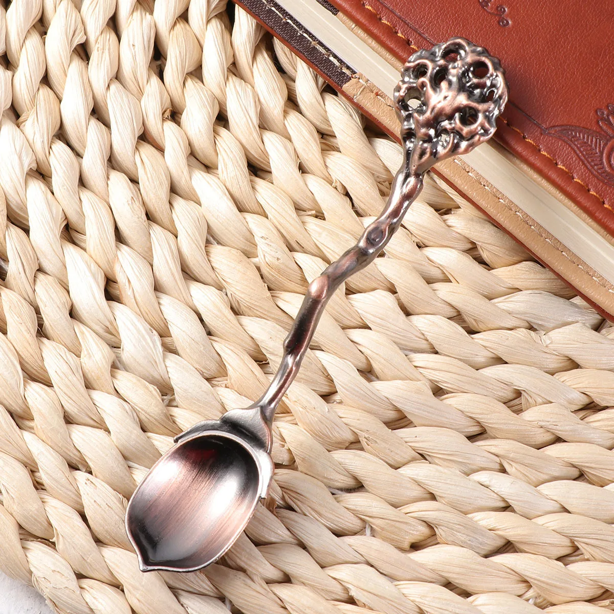 

5Pcs Occident Court Style Retro Coffee Spoons Creative Carved Cutlery Set for Mixing Stirring Beverages Red Bronze