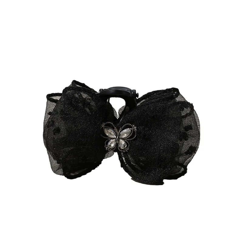 

The back of the bow has less hair volume, medium disc hair, and the headgear hairpin is grabbed.