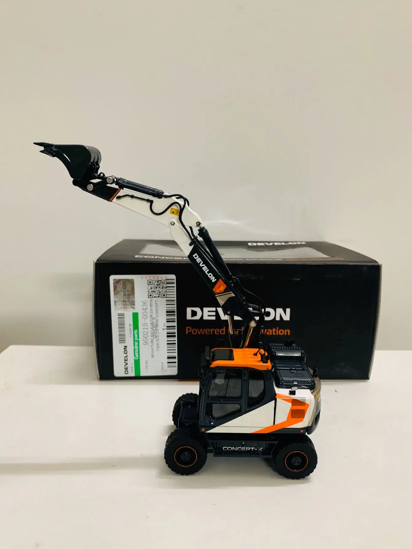 Develon Concept-X Wheel Excavator Metal Machines 1:50 Scale DieCast Model New