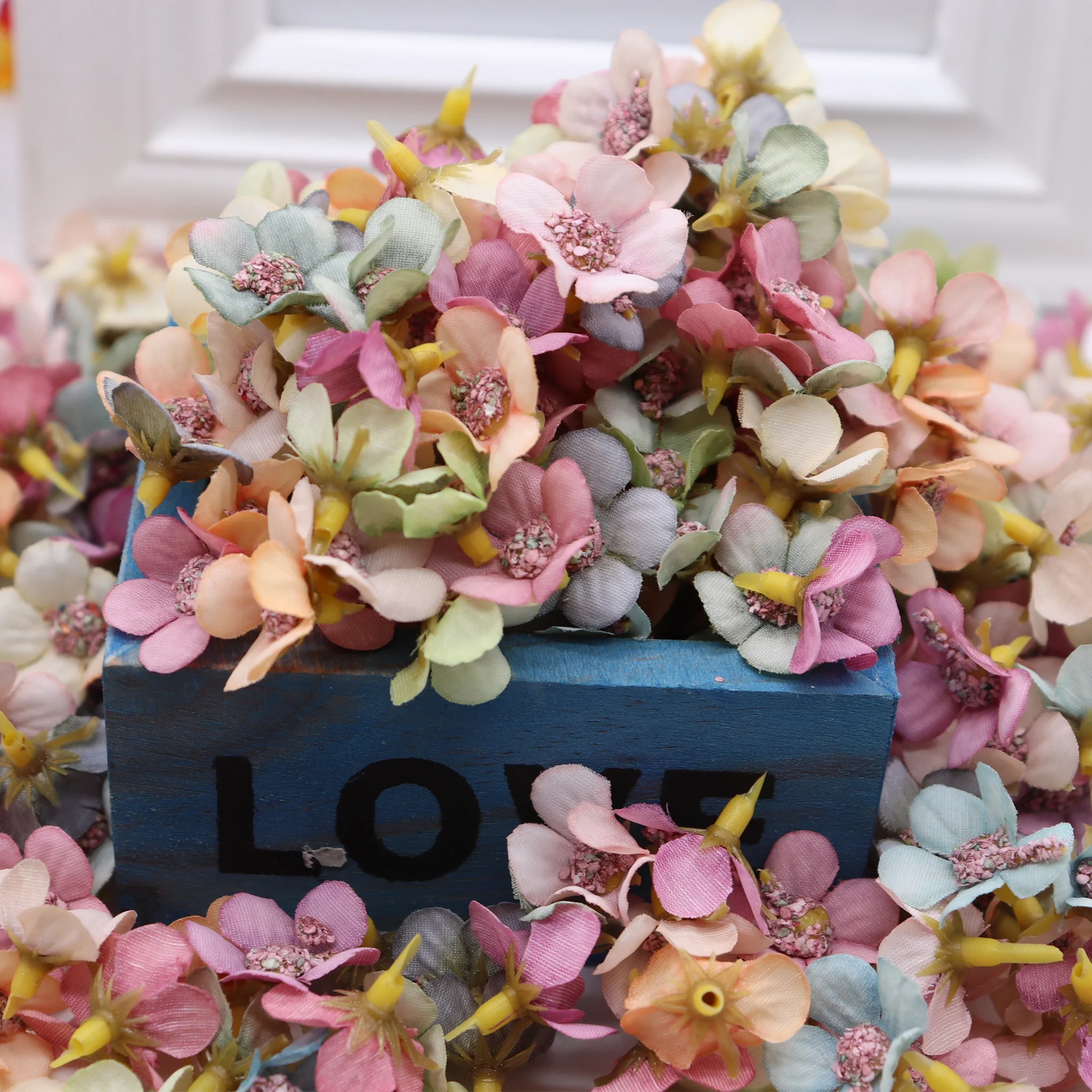 50Pcs 2cm Multicolor Daisy Flower Heads Mini Silk Artificial Flowers for Wreath Scrapbooking Home Wedding Decoration
