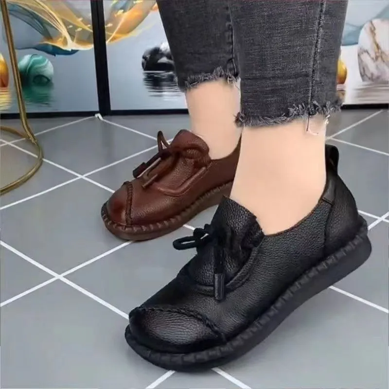 Zapatos cómodos de tacón plano para mujer de mediana edad y ancianos de suela blanda y piel suave en nuevos zapatos bajos de PU ultrafinos pequeños