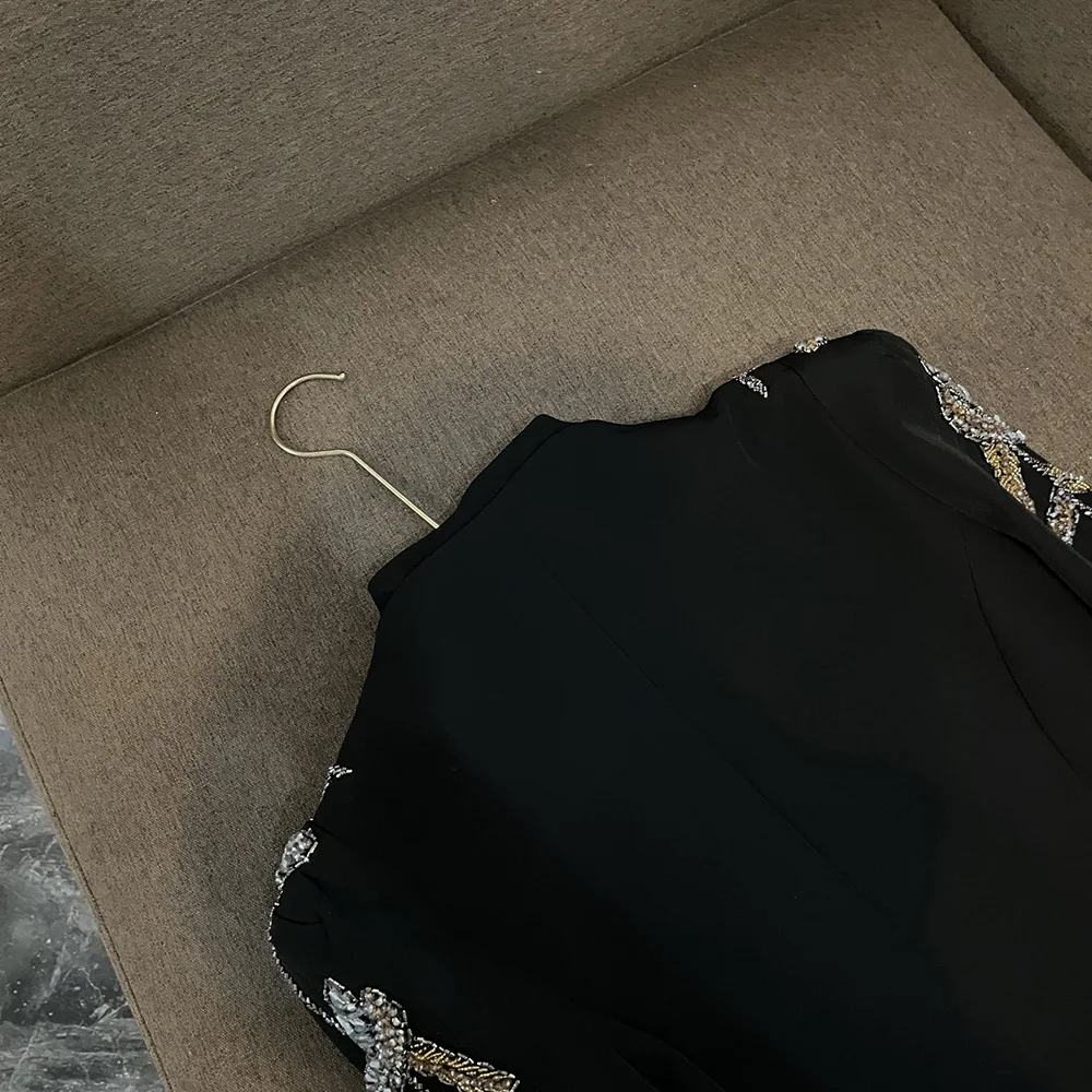 TWOTWINSTYLE سترات متينة للتخسيس رائعة للنساء بياقة على شكل V وأكمام طويلة سترة أنيقة مرصعة بالألماس طراز أنثى KJA533343