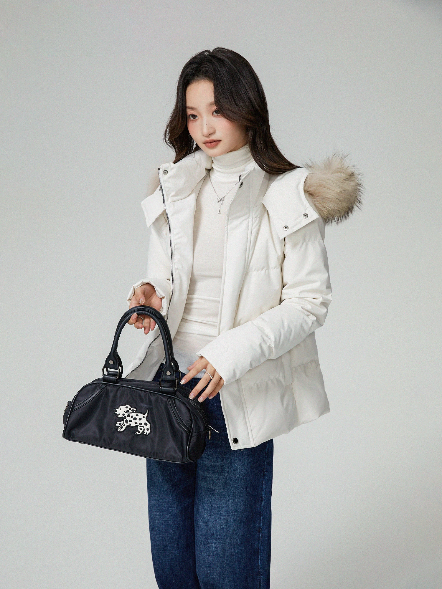 

Lightweight White Large Fur Collar Hooded Short down Jacket Women's Style 2026 New Super Beautiful Casual Loose Fit Polyester