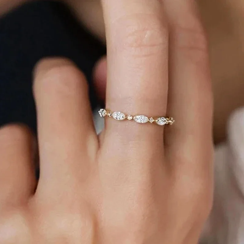 Huitan élégant mince Marquise rond CZ bagues pour les femmes tempérament gracieux accessoires Chic éternel mariage bande bijoux