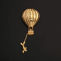 Retro Gold Color Hot Air Balloon Sweater Brooch Women's Simple High-end Temperament Coat Pin Accessories