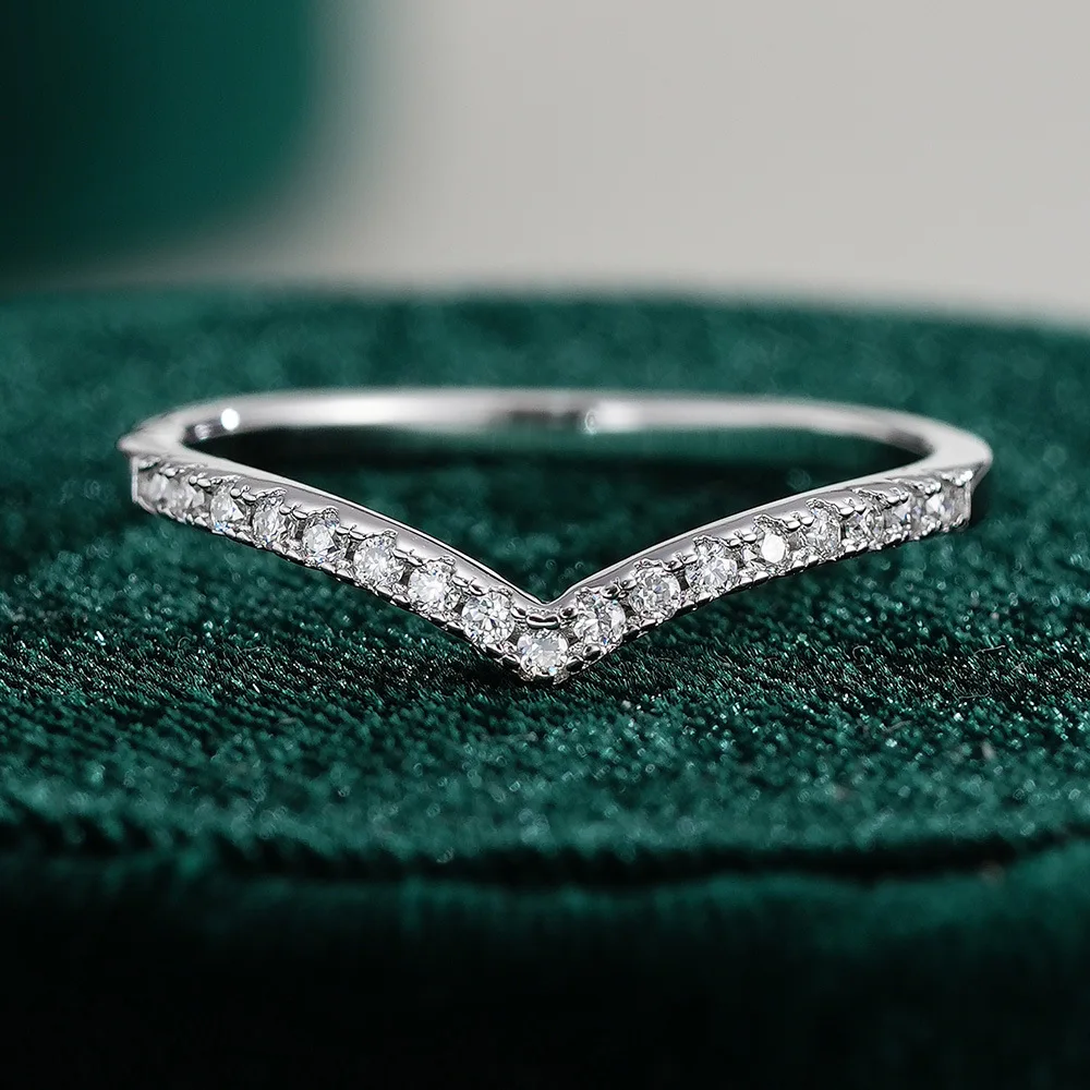 

V-shaped Single Row Ring Crown Women's Collection Set Crown Platinum PT950 Diamond Single Tail Ring Layered 18K Gold Moissanite