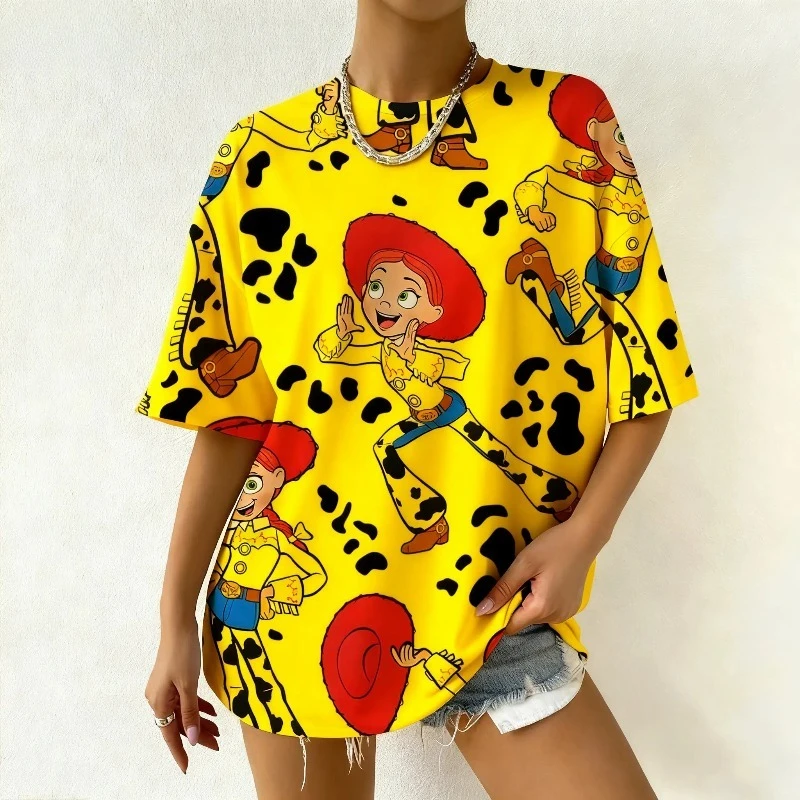 تي شيرت نسائي من Disney Toy Story Jessie Graphic تي شيرت صيفي كبير الحجم بأكمام قصيرة ملابس خروج يومية وتصميم عصري تي شيرت كاجوال