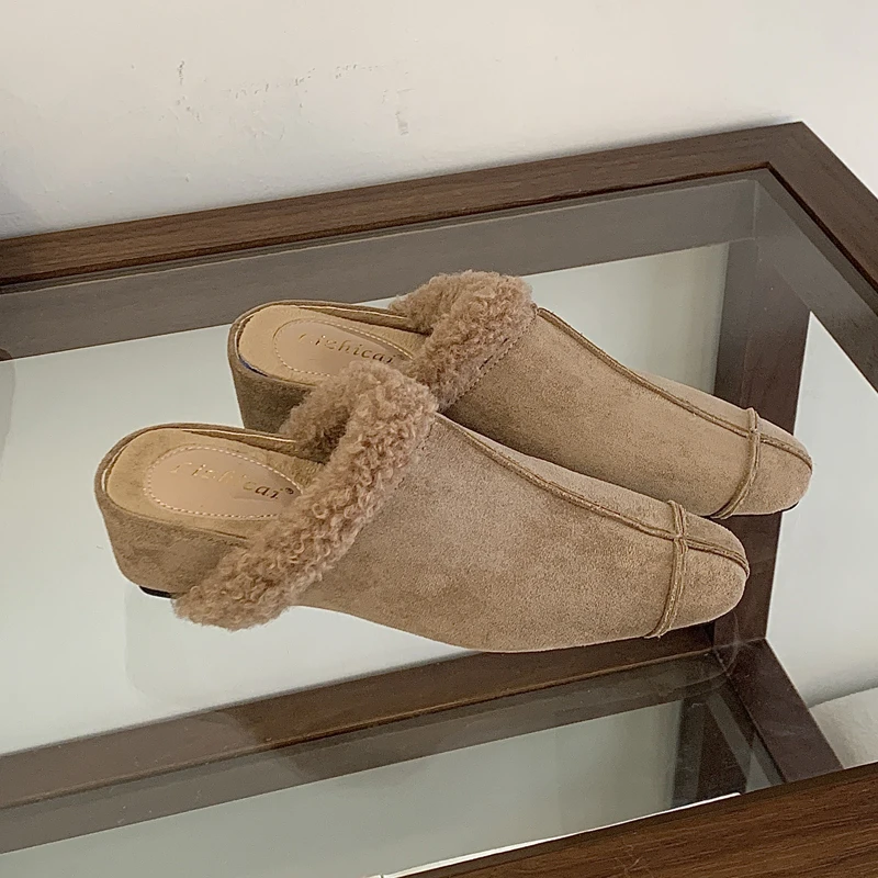 

Туфли женские осенне-зимние меховые тапочки Дизайнерские ползунки на танкетке с закрытым носком Мюли модные сандалии без шнуровки мелкие zapatos de mujer