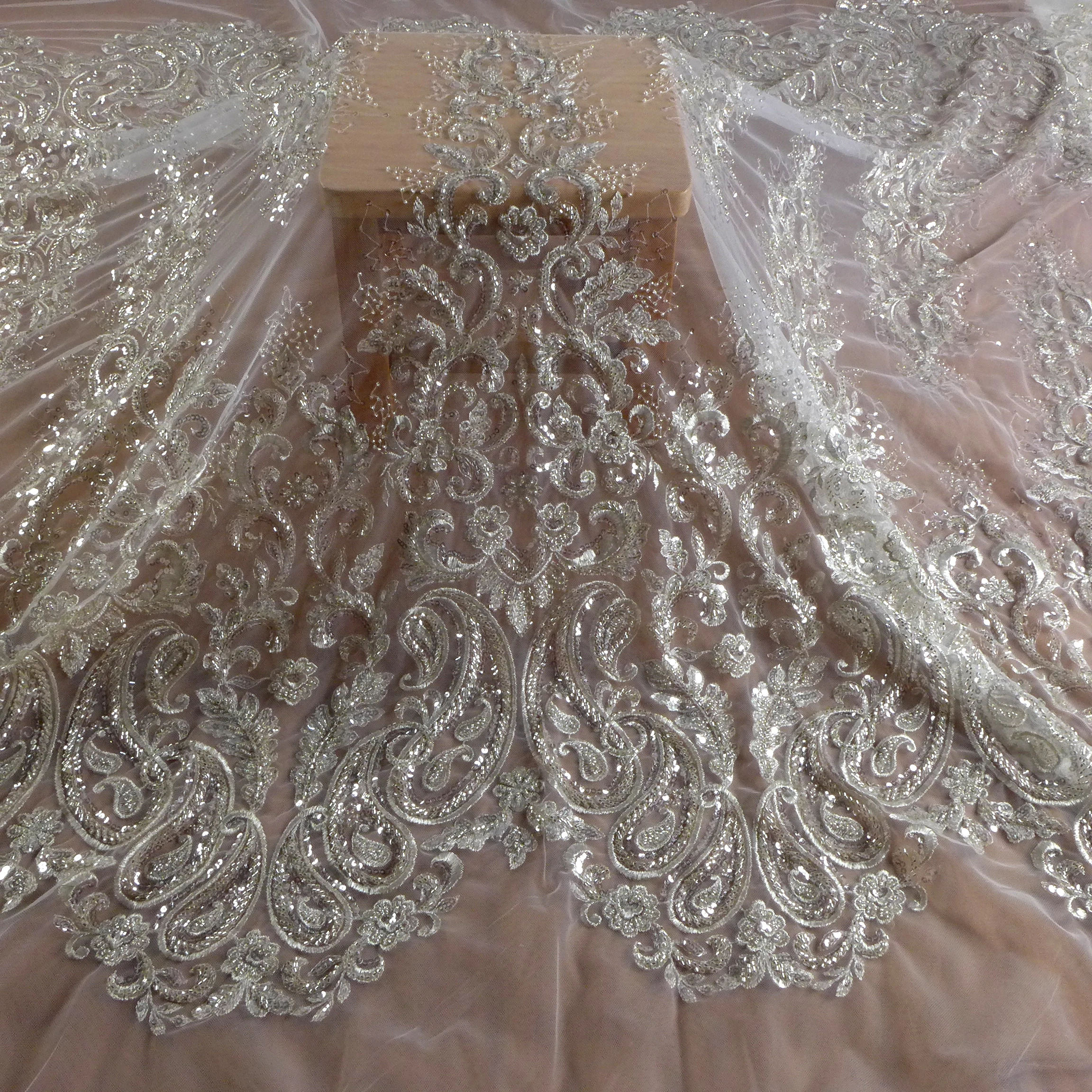 

La Belleza белое модное свадебное кружево, плотная кружевная ткань с бисером, кружевная ткань для свадебного платья серебряного цвета с бисером, ширина 51 дюйм, 1 двор