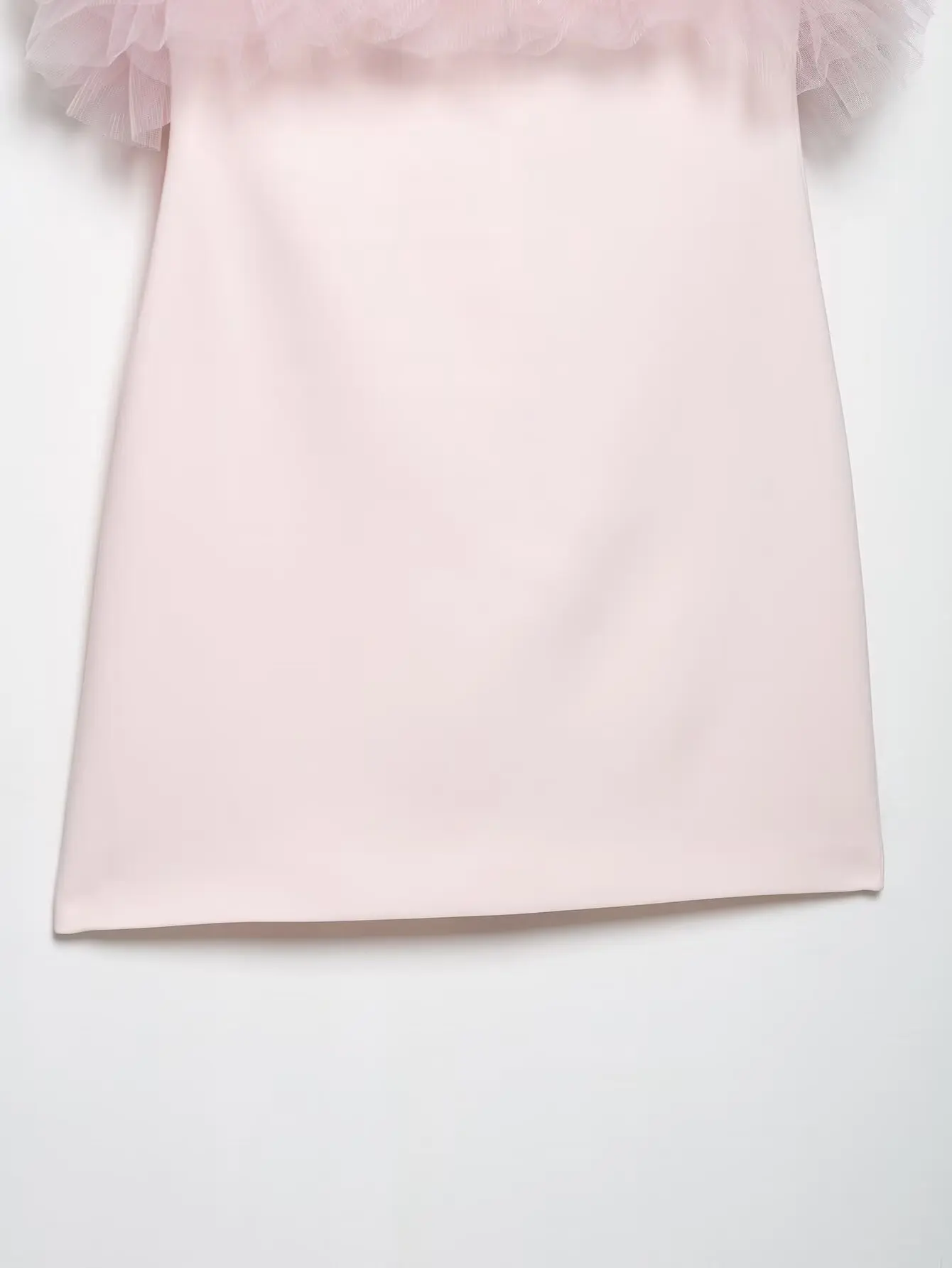 PB&ZA mouwloze mini-jurk voor dames met volumeachtig tule-schouderdetail voor de zomer voor een meisjesachtige en modieuze look
