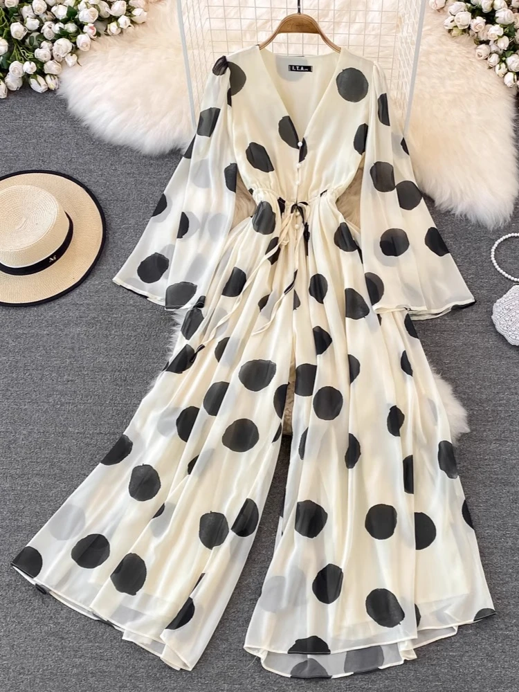 

Повседневный свободный комбинезон с короткими расклешенными рукавами и точечным принтом. Летний женский комбинезон. Новый облегающий комбинезон с высокой талией и v-образным вырезом на шнуровке. Полный комбинезон.